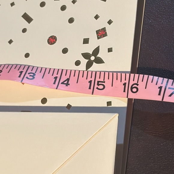 Louis Vuitton 2023 holiday shopping bag never used limited edition! - Picture 4 of 7